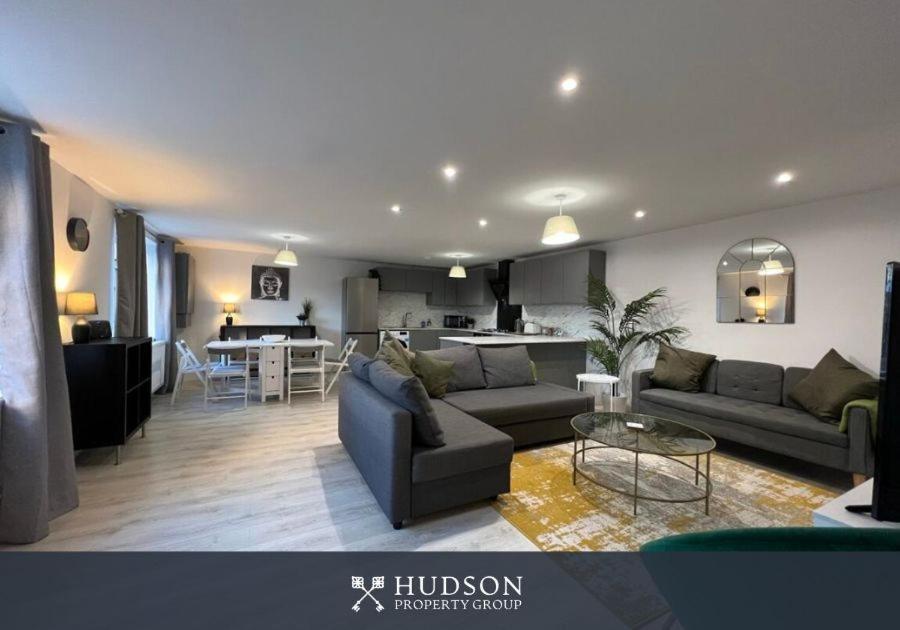 Open Plan Townhouse In Shrewsbury Villa ภายนอก รูปภาพ